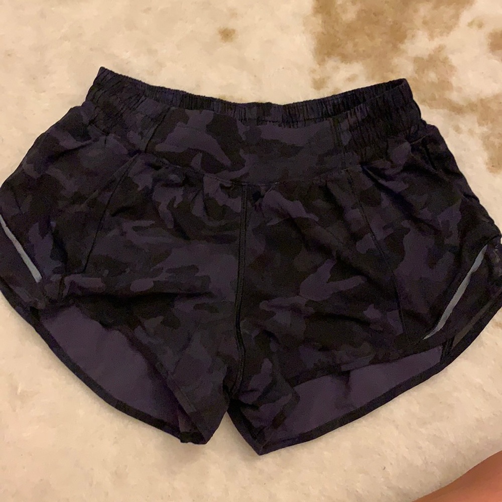 lululemon camo hotty hot shorts